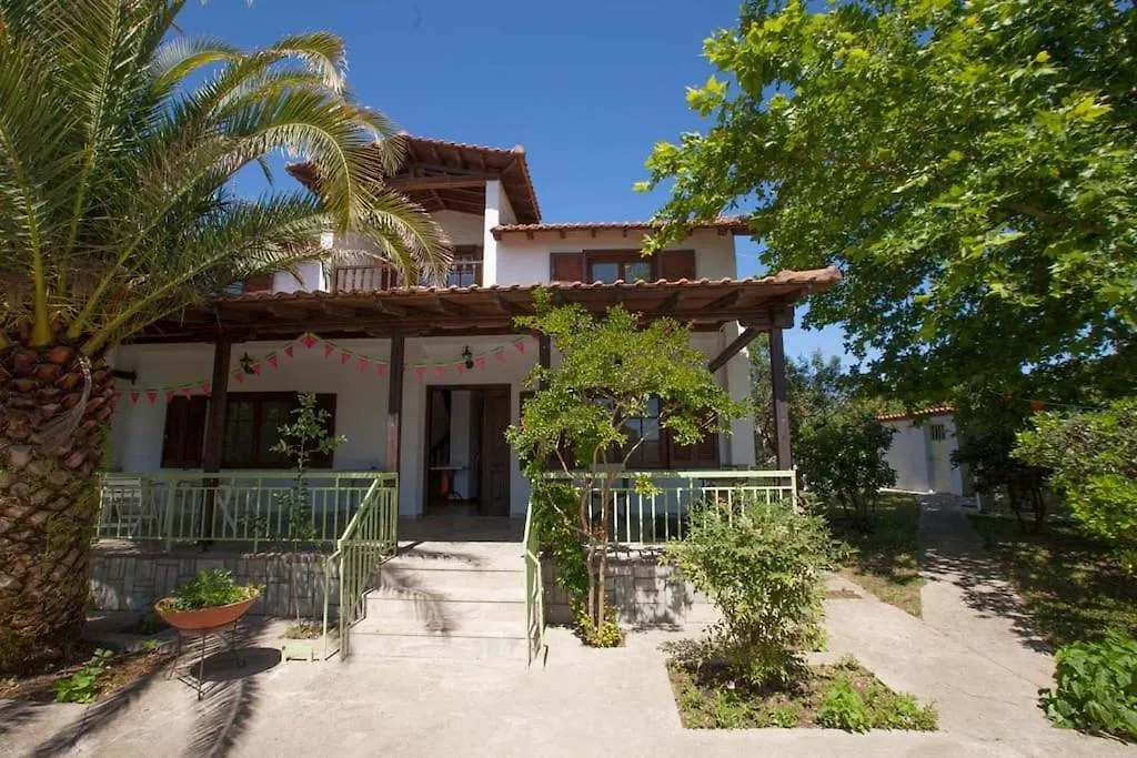 Wonderful Villa With Huge Yard, At Potamos Beach Epanomi Grecia